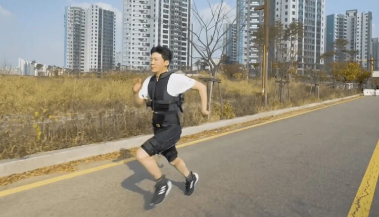 Cientistas desenvolvem exoesqueleto que auxilia as pessoas a correr mais rápido