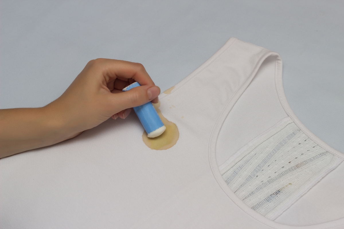 Confira 10 formas de branquear tecido e se livre de manchas