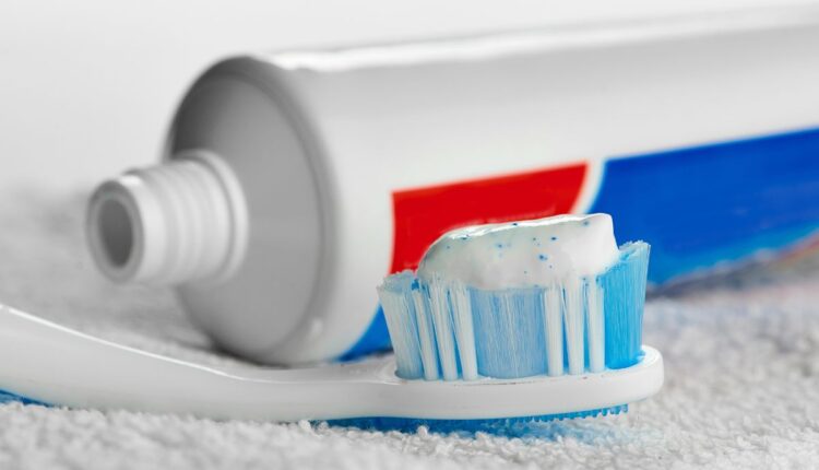 Esta mistura com pasta de dente e sal vai te surpreender, veja como usar - Reprodução Canva