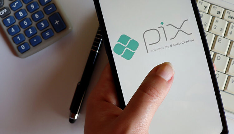 Pix pode ser usado para pagar impostos e multas NESTE local; Veja esse NOVO projeto