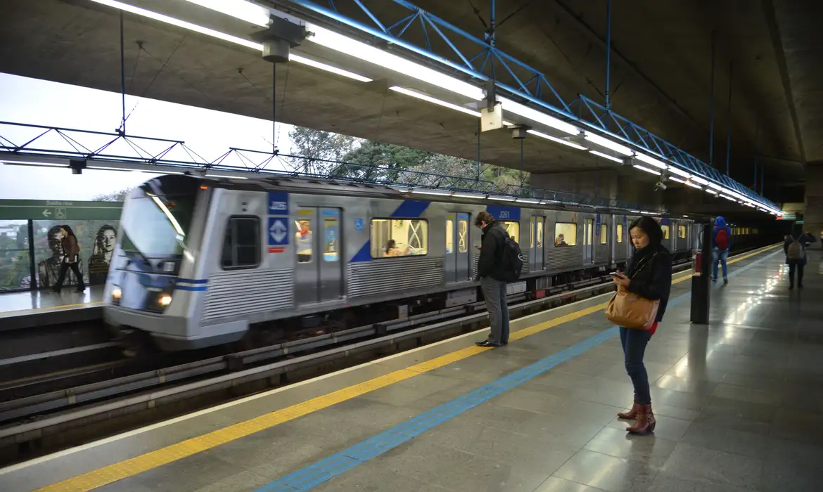 Greve no metrô: o que acontece se eu faltar ao trabalho?