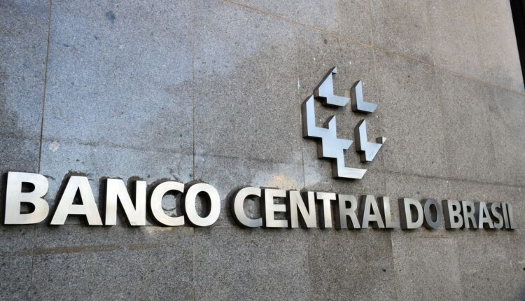 Investidores aguardam decisão do Copom sobre juros no Brasil