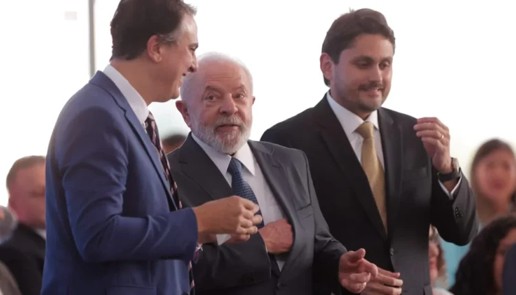 Ministros de Lula tiveram WhatsApp clonado por quadrilha; entenda