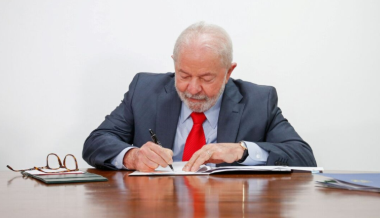 Presidente Lula sanciona PL que atualiza Lei de Cotas; veja mudanças