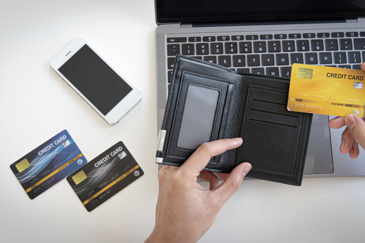 Como funciona o saque emergencial do cartão de crédito?