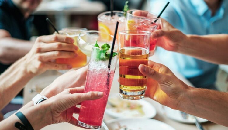 Vagas em bares e restaurantes: GRANDE notícia para quem quer buscar trabalho no final do ano