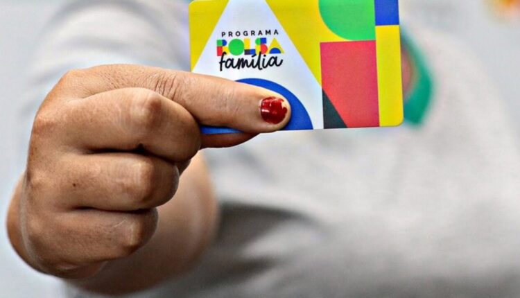 Bolsa Família: pente-fino descobriu famílias que tinham renda de R$ 10 mil