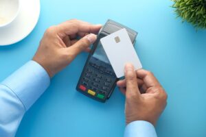 Operadora de cartão de crédito vai precisar pagar indenização a cliente; Veja o motivo