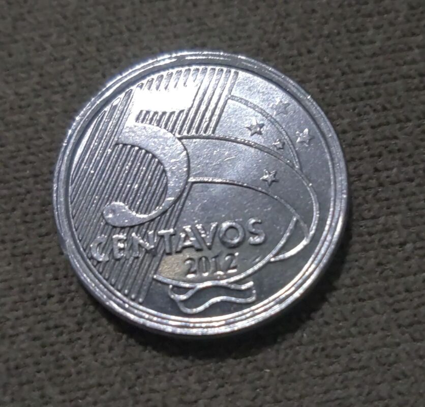 Conheça a moeda de 50 centavos que pode valer quase R$ 2 mil