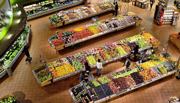 Inflação ACELERA em novembro, pressionada pela alta nos preços dos alimentos