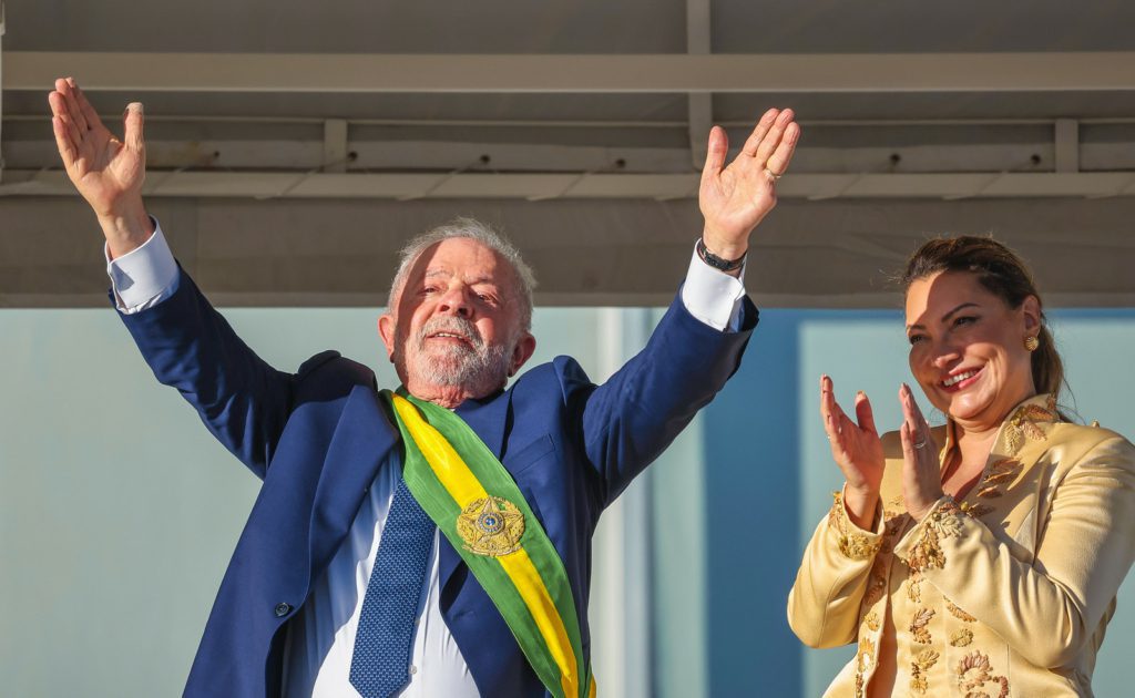 INSS: Lula não conseguiu cumprir promessa de zerar fila em 2023