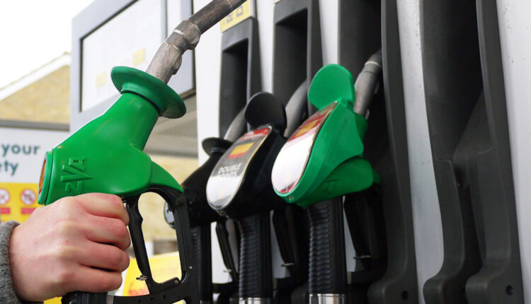 Preço da gasolina cai para menor nível em quatro meses no país