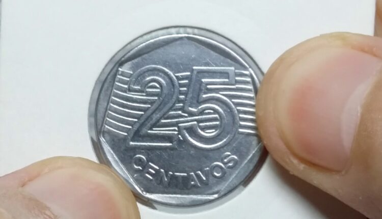 Quanto vale esta moeda de 25 centavos com erro?