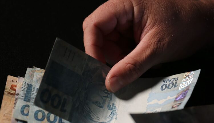 Salário mínimo do Brasil deveria ter sido de R$ 6.294,71 em novembro
