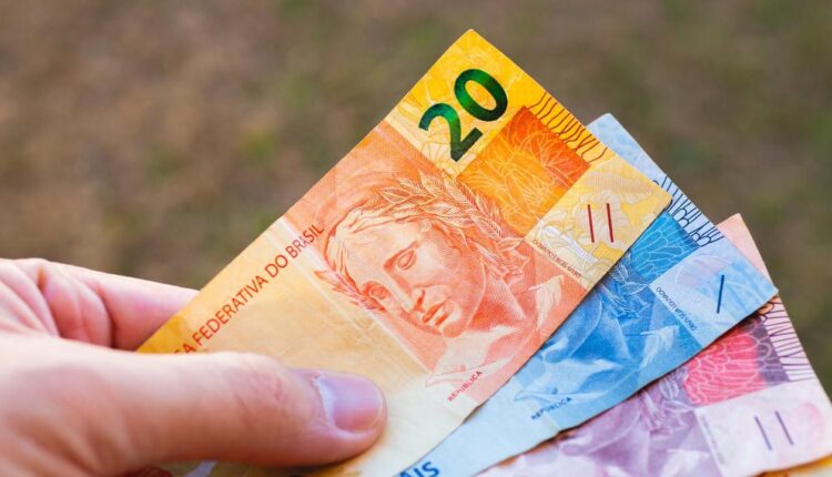 Salário mínimo não deve mais subir para R$ 1.421. Entenda cálculo
