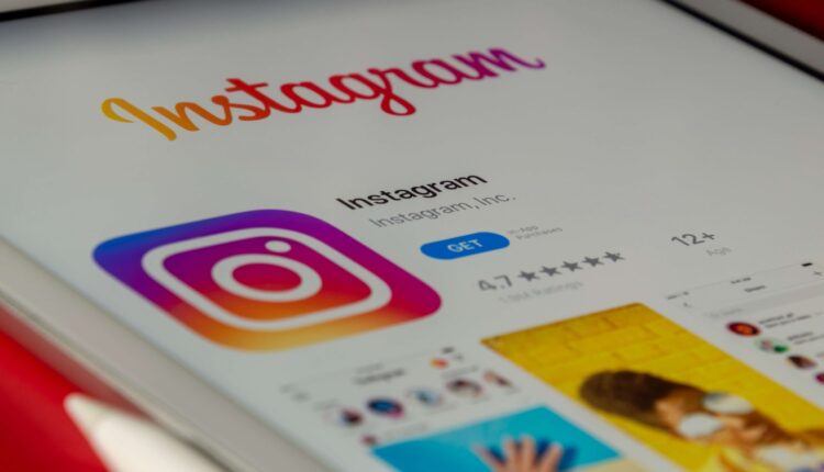 WhatsApp pode adicionar a opção de postar stories no Instagram