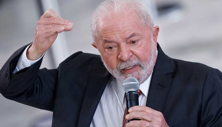 Agora é oficial! Lula sanciona novo salário mínimo. Confira valores