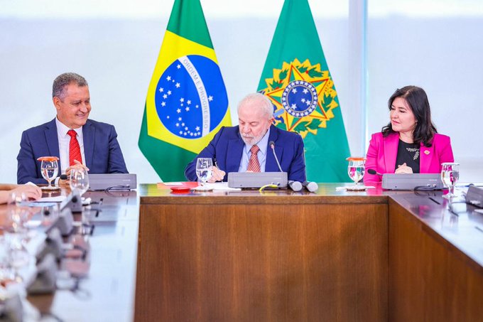 Lula sanciona novo Bolsa Família para 2024. Veja valores