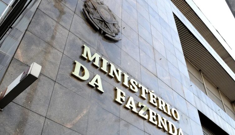 MINISTÉRIO da FAZENDA abre concurso para AUDITORES com iniciais de R$ 20 mil