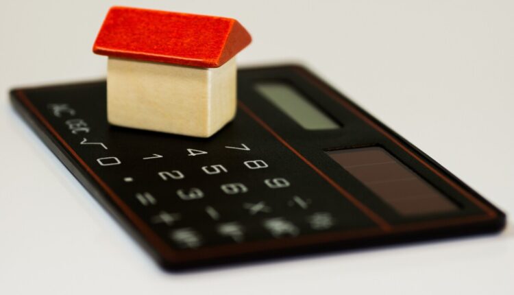 Preços de venda de imóveis residenciais sobem mais que inflação medida pelo IPCA e pelo IGP-M em 2023