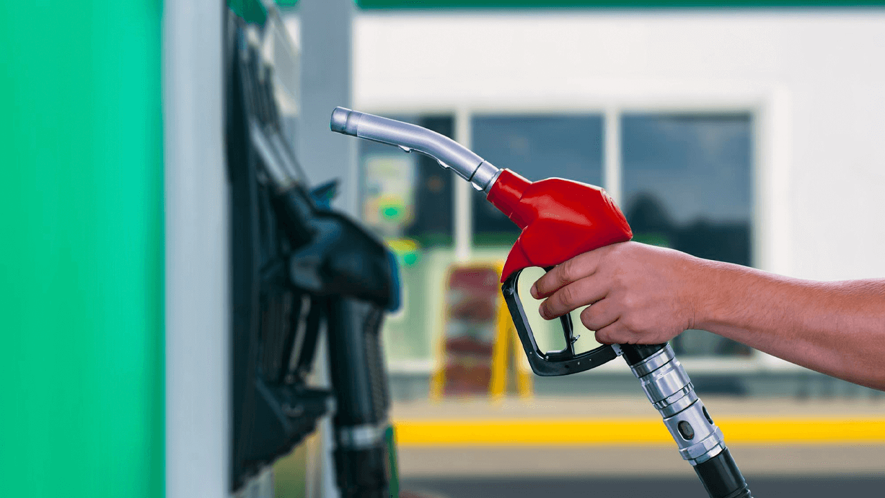 Gasolina fica mais cara pela segunda semana nos postos do país