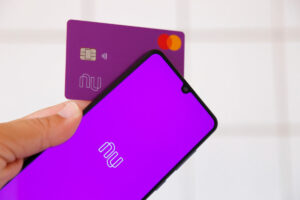 Nova funcionalidade do Nubank libera automaticamente o limite do cartão de crédito
