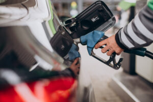 Preço médio da gasolina fica estável nos postos do país nesta semana