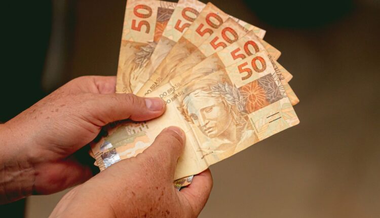 13º do INSS ANTECIPADO: Governo confirma DATAS para pagamento; confira calendário