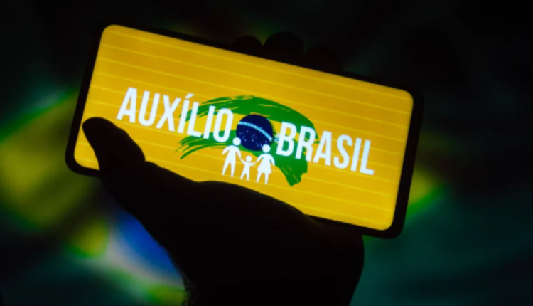 R$15 mil do Auxílio Brasil: confira se você é um dos milhares de sortudos e poderá realizar o saque!