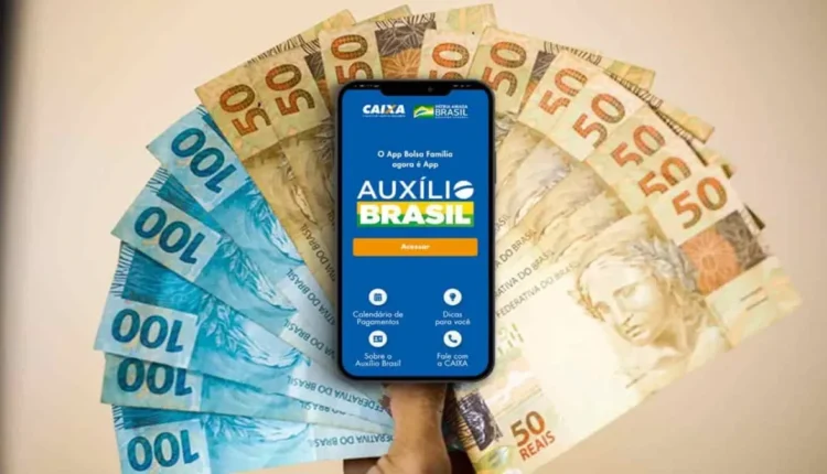 Auxílio Brasil: Beneficiários podem receber Pix de R$15 mil reais; entenda