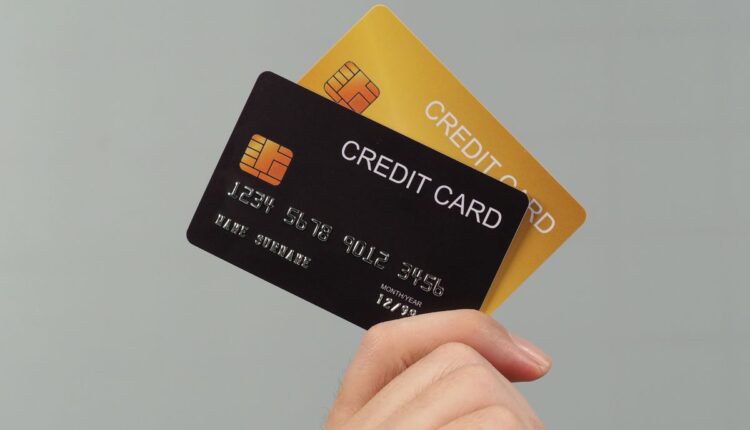 Como funciona o cartão de crédito consignado? Entenda as vantagens, como obter e usar o cartão