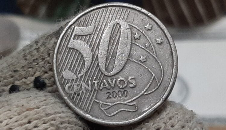 Conheça quatro moedas de 50 centavos que podem valer R$ 450 em 2024
