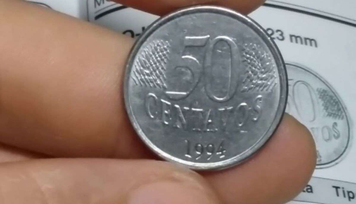 Duas moedas de 50 centavos com erro valioso que pode chegar a R$ 300