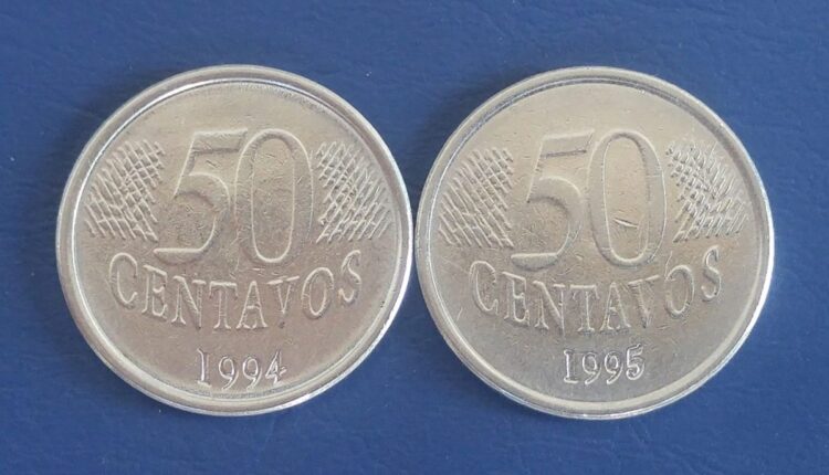 Duas moedas de 50 centavos que valem quase R$ 300 podem ser encontradas no troco