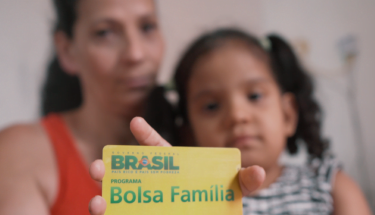 GRANDE PRESENTE: Mães solteiras receberão benefício EXTRA do Bolsa Família neste mês de Março