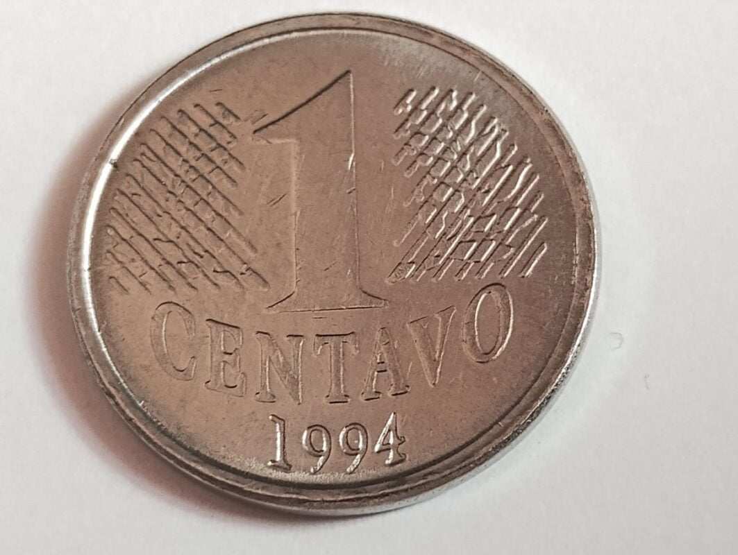 Juntas, essas moedas de 1 centavo já valem quase R$ 900. Veja