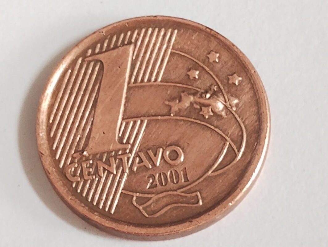 Moedas de 1 centavo (1999, 2001 e 2004) podem valer R$ 800. Entenda