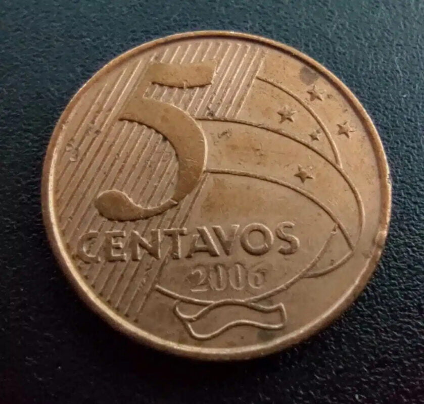 Grupo de moedas de 5 centavos (98, 99 e 2000) vale mais de R$ 1,4 mil. Veja como