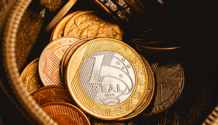 Quatro moedas comemorativas de 1 real que valem mais de R$ 500 cada uma
