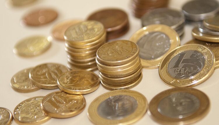 Colecionadores pagam R$ 600 por cinco moedas de 10 CENTAVOS com a mesma falha