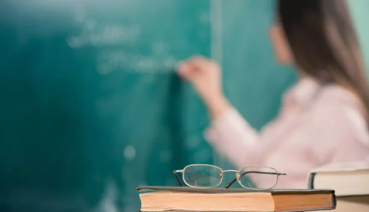 Governo oferece novo patamar de reajuste para professores. Confira proposta