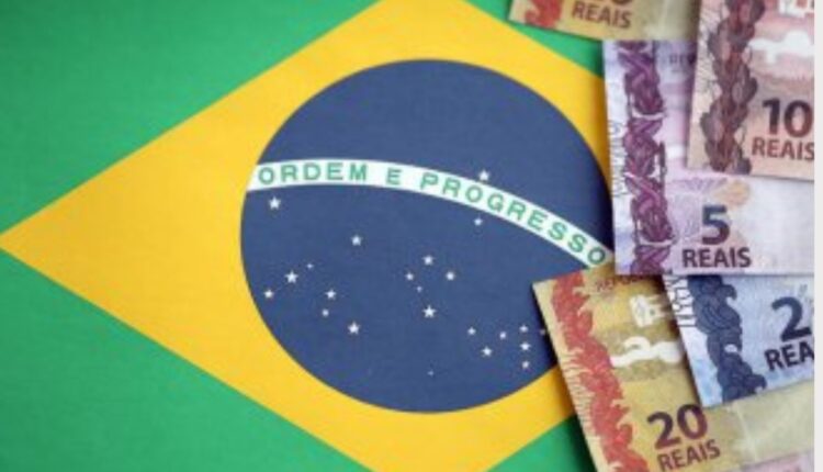 Brasileiros COMEÇARÃO a receber NOVO AUXÍLIO: R$ 2 mil no bolso