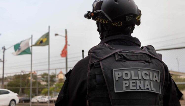 Polícia PENAL abre 300 com salários de R$ 6.412,39! Confira os requisitos e prepare-se!