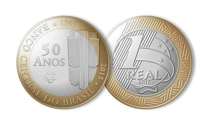 Essa moeda de 1 real dos 50 anos do Banco Central do Brasil vale quase um salário mínimo atualmente.