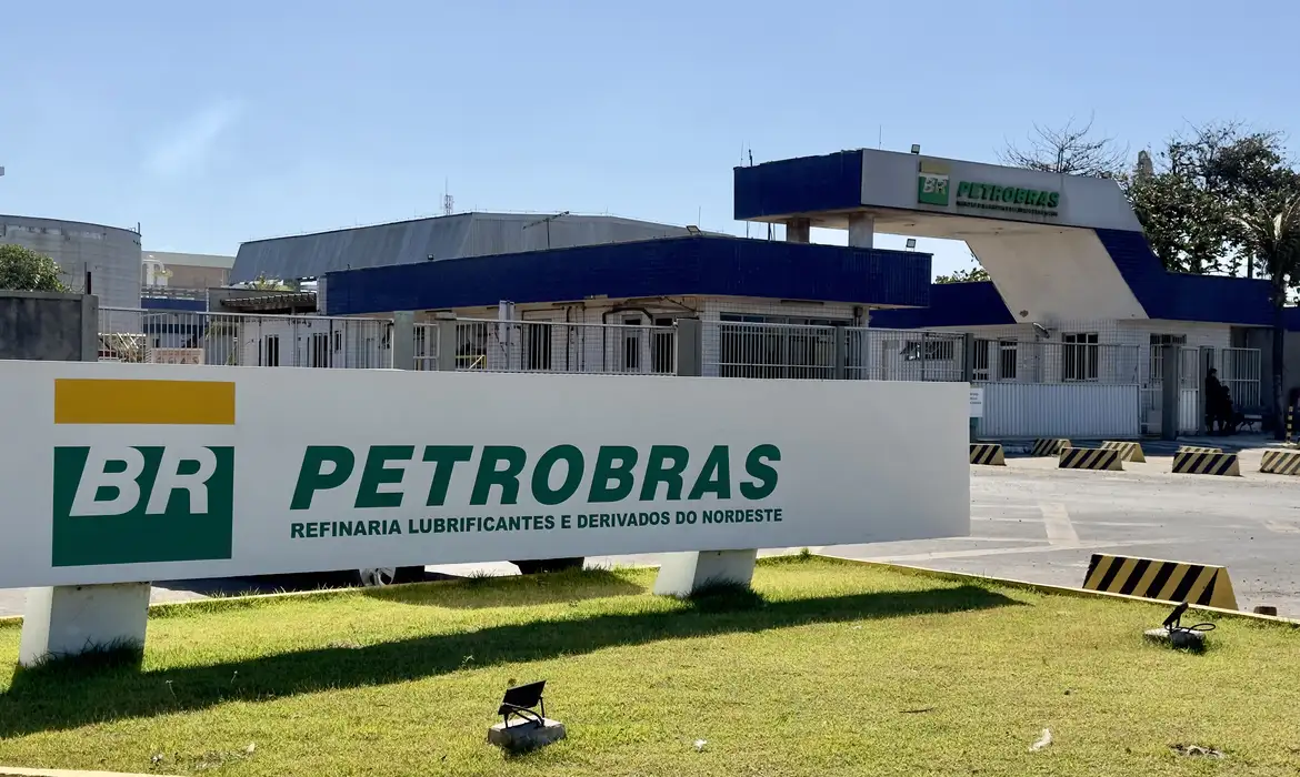 Confira a remuneração que os candidatos aprovados no Concurso Petrobras irão receber! Imagem: Agência Brasil