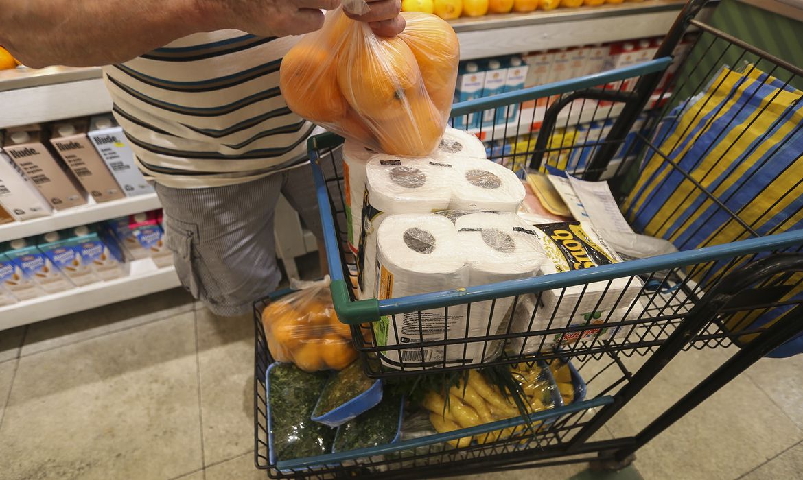 Rio de Janeiro segue com a cesta de consumo básico mais cara do país