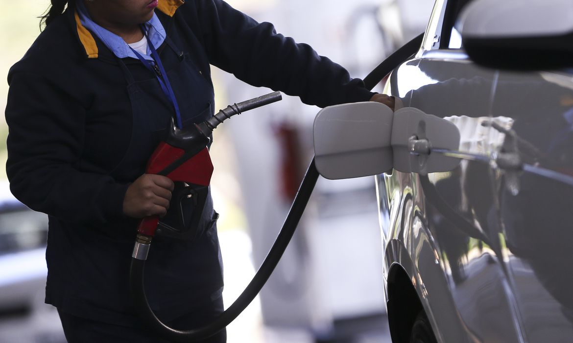 Preço médio da gasolina está no maior patamar desde setembro de 2023