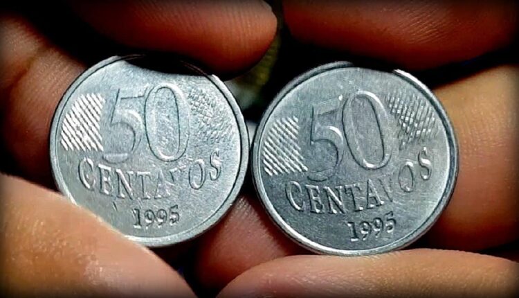 Juntas, essas duas moedas de 50 centavos (1994 e 1995) já valem R$ 200; veja como identificar peças