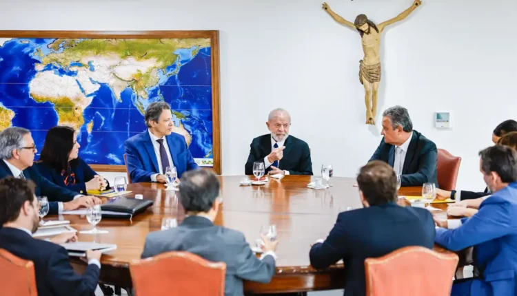 Lula convoca reunião de URGÊNCIA para discutir problema no INSS; entenda o que pode acontecer
