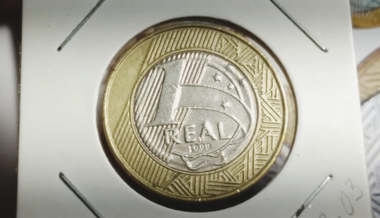Duas moedas de 1 real que são vendidas por R$ 400 em 2024 e que podem estar na sua casa AGORA